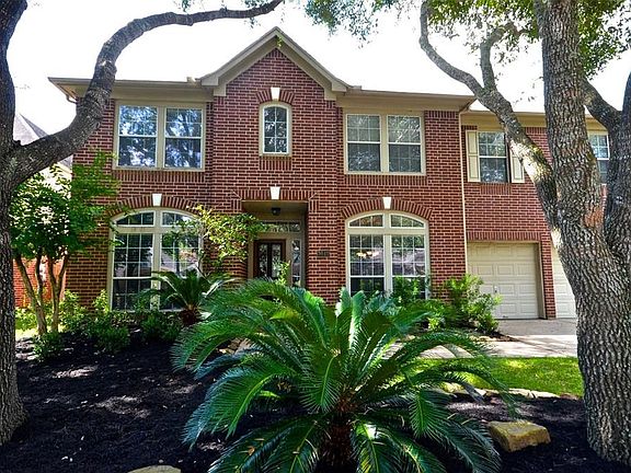 2nd image of 3019 Five Oaks Dr
