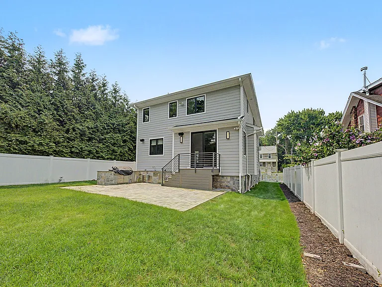 67 Westervelt Pl — Photo 23