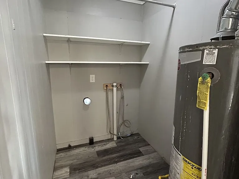 606 E Harris St — Photo 11