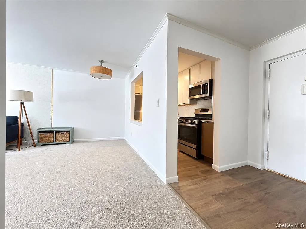 2 bed, 1018 sqft, $3,975 — Photo 3