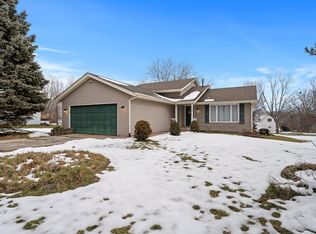 208 Pembroke Rd SW, Poplar Grove, IL 61065