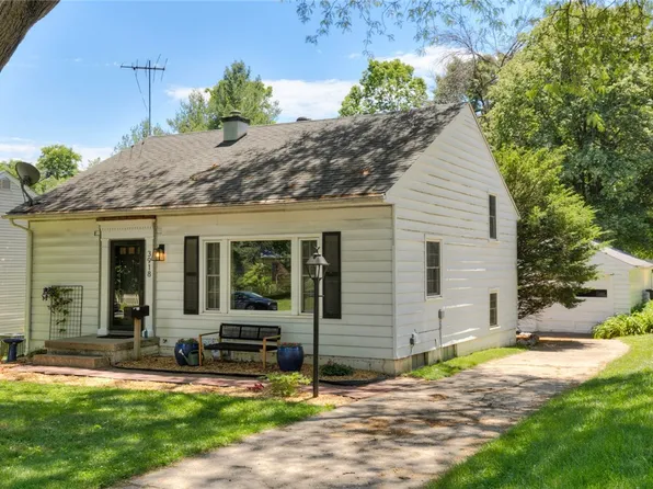 3918 Lincoln Place Dr, Des Moines, IA 50312