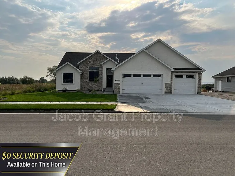 5694 Eaglewood Dr — Photo 1