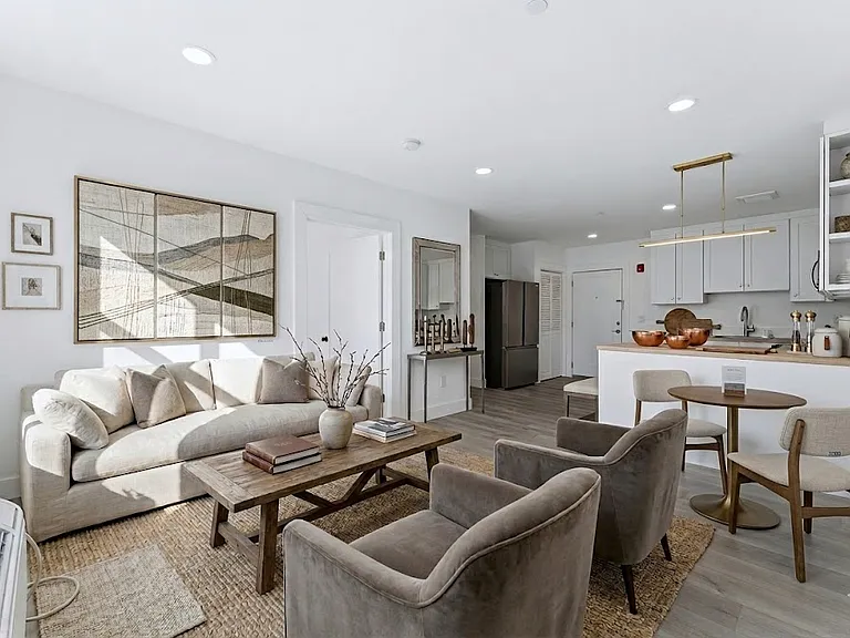Shepherds Lane Commons — Photo 3