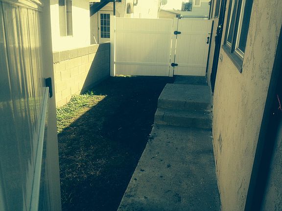 Private Yard, Gated.