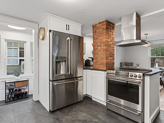 5th image of 122 Providence Avenue