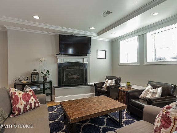 4th image of 2639 N Sheffield Ave #G