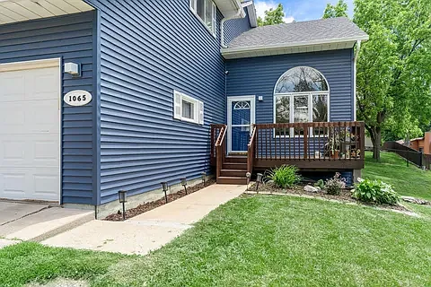 1065 Barney St — Photo 3