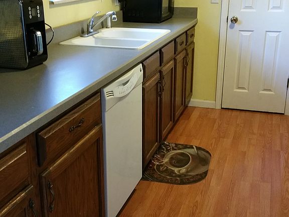 3rd image of 1099 Windsor Pl