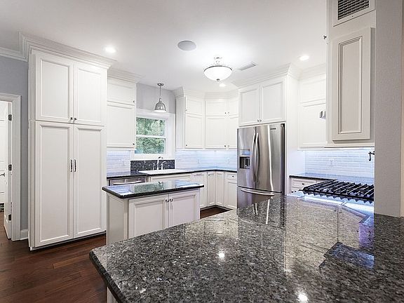 2nd image of 103 Whirlaway Ct