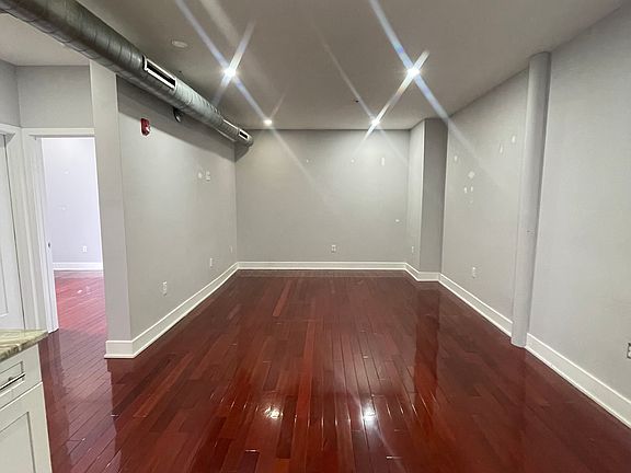 3rd image of 929 Marlborough St #5