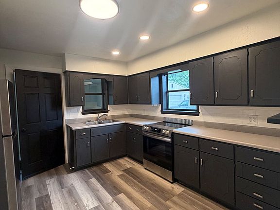 5th image of 2116 W Elm St