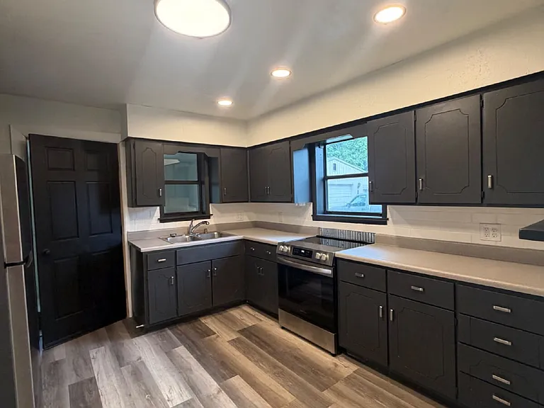 2116 W Elm St — Photo 5