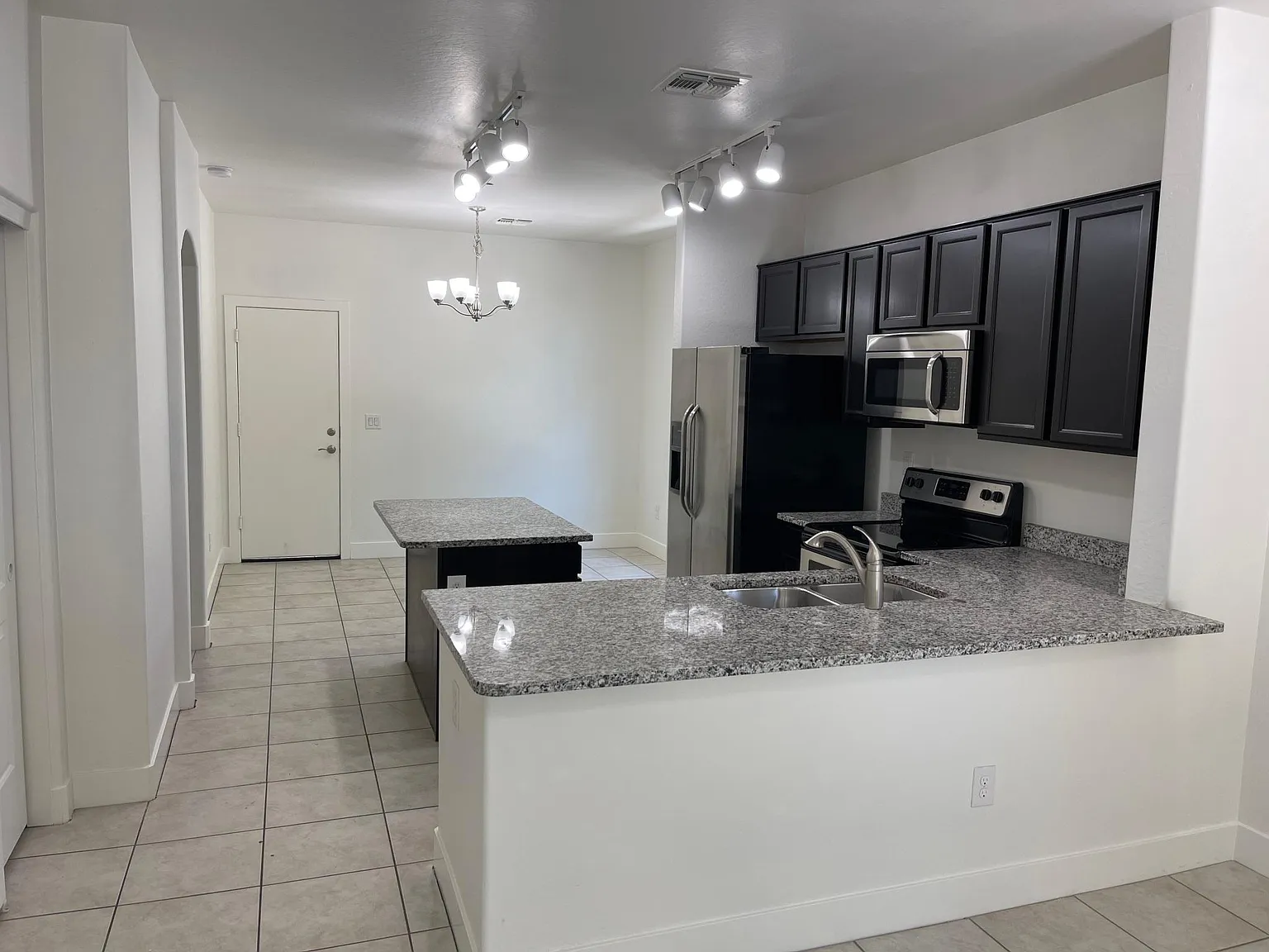 2150 W Alameda Rd — Photo 2