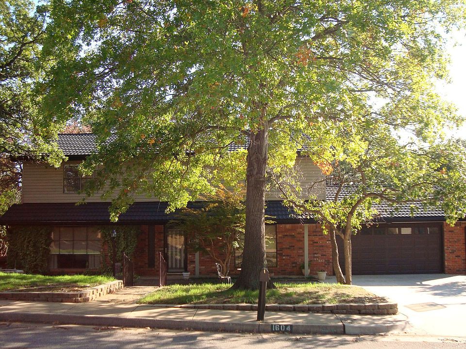 1st image of 1604 Thunderbird Blvd