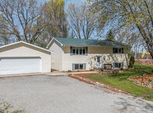 810 N 9th St, Winneconne, WI 54986