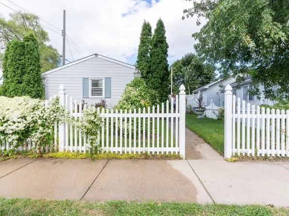 1016 W Borley Ave, Mishawaka, IN 46545
