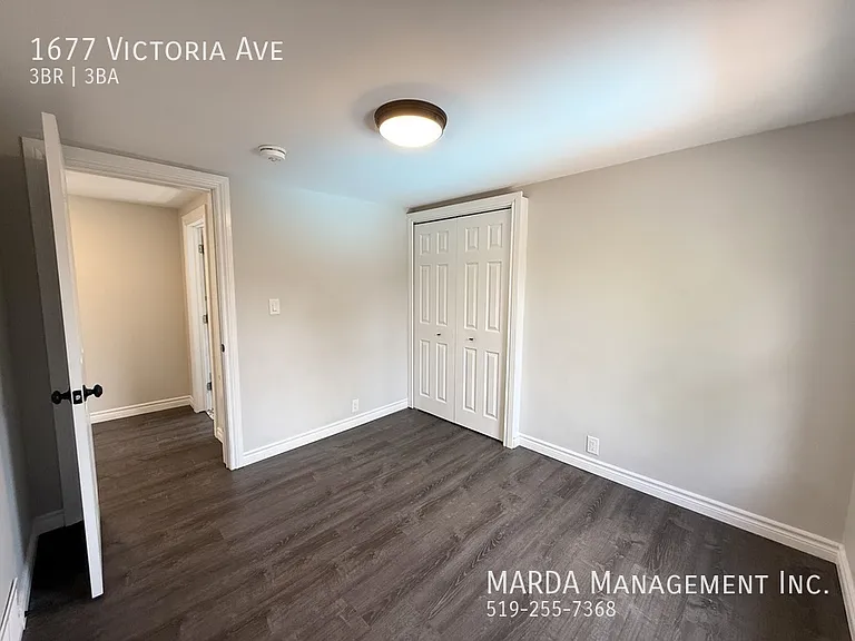 1677 Victoria Ave — Photo 40