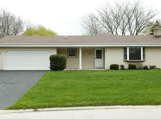 1128 Rainbow Ct, Mukwonago, WI 53149