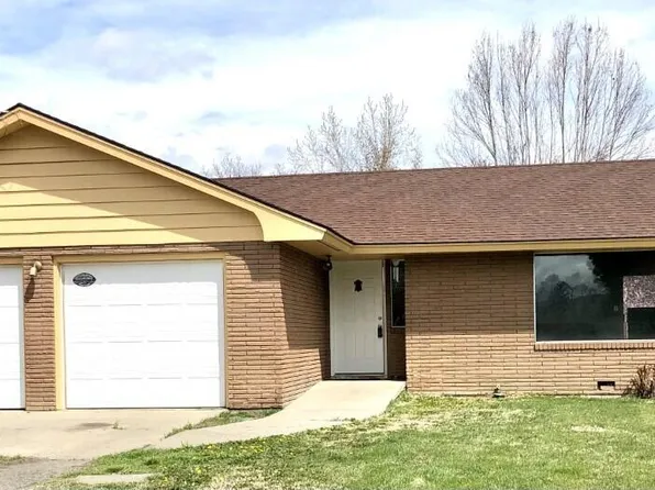 902 Jackson St, Toppenish, WA 98948