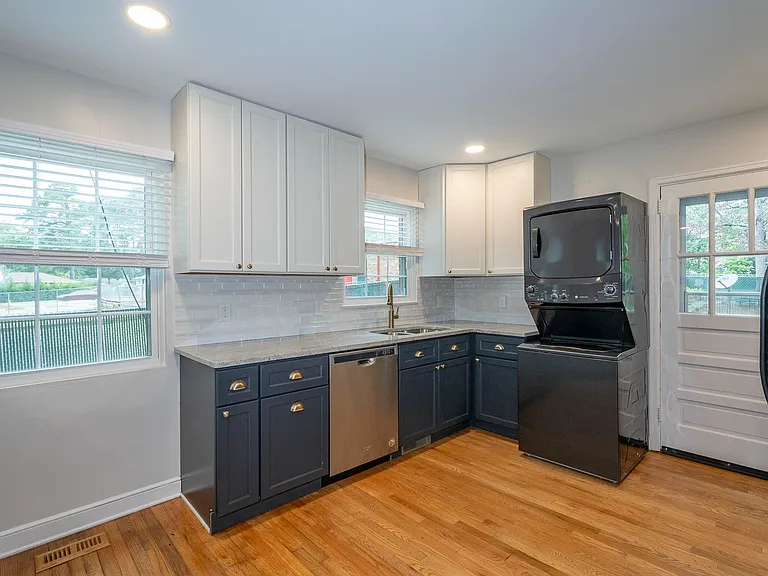 414 Newsom St — Photo 6