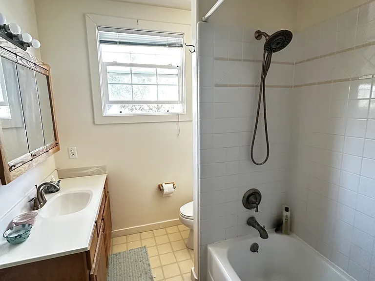 2720 Geneva St — Photo 7