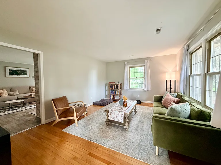 346 W McGinnis Cir — Photo 4