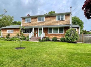 913 Hampshire Rd, Bay Shore, NY 11706