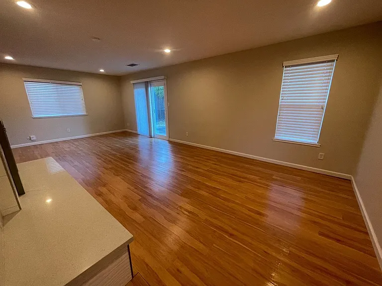 1229 Menlo Dr — Photo 8