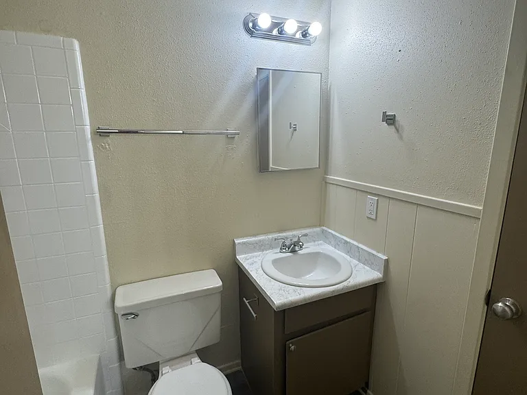 2500 W Hickory St #24 — Photo 7
