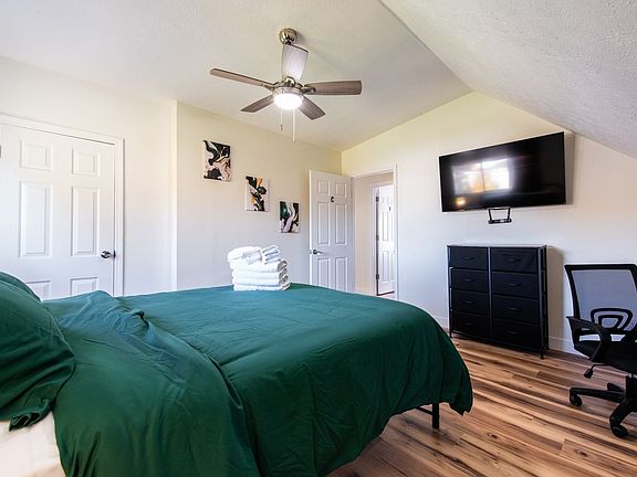 3rd image of 6014 Carr Cir #5