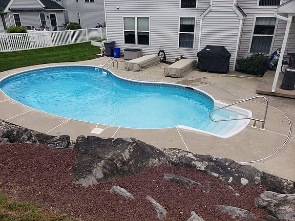 3rd image of 4001 Donegal Dr