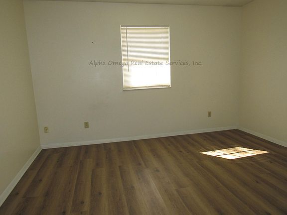 2nd image of 1090 Evelyn Dr #5