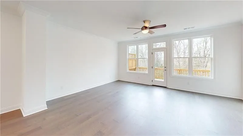 3 bed, 4.0 bath, 2004 sqft, $2,700 — Photo 2