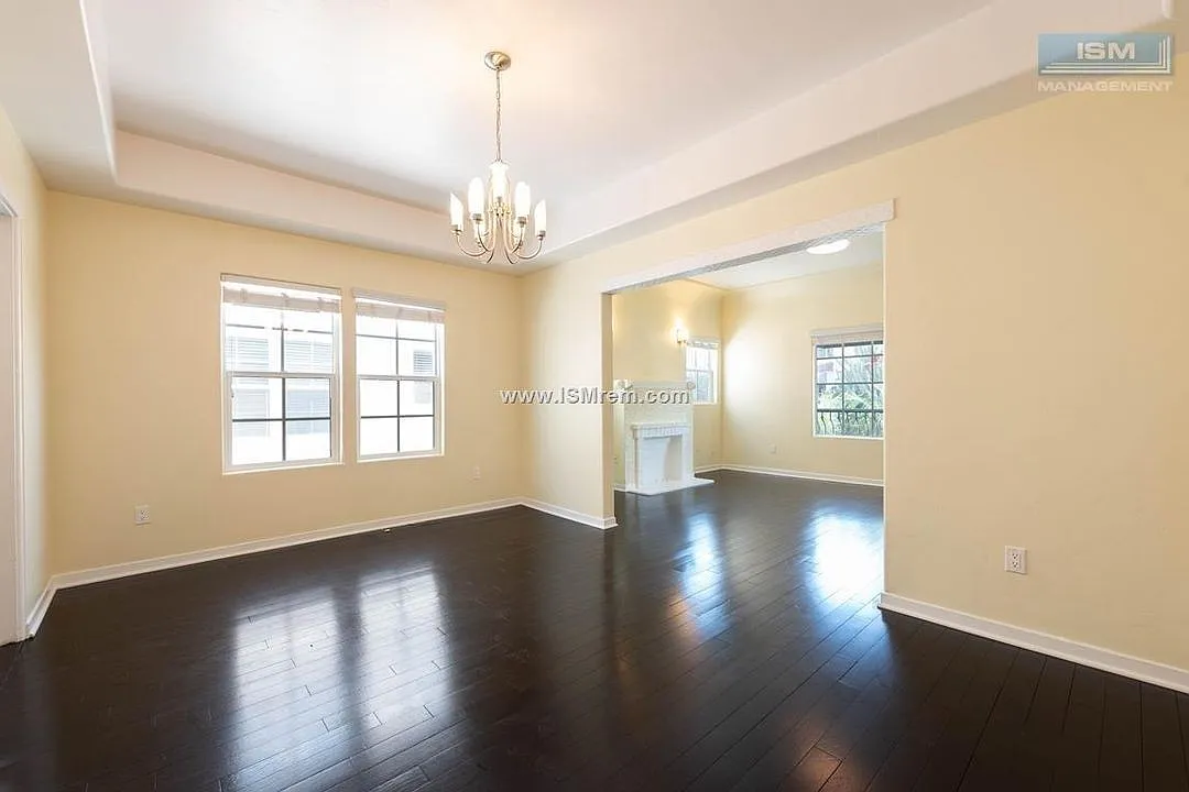 North Stanley Apartments — Photo 1