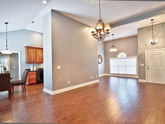 4th image of 378 Dejarnette Ln