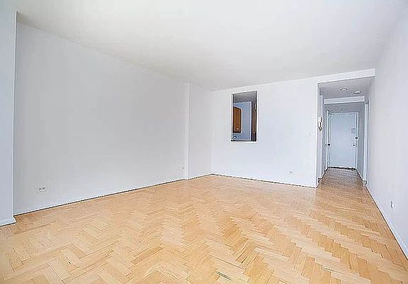 3rd image of 160 W 66th St APT 20E