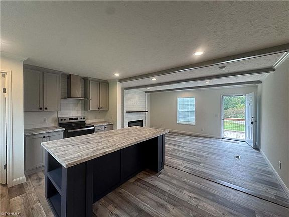 5th image of 239 Southard Rd
