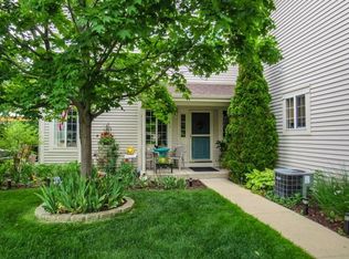 594 Fox Ridge Dr, Fox Lake, IL 60020