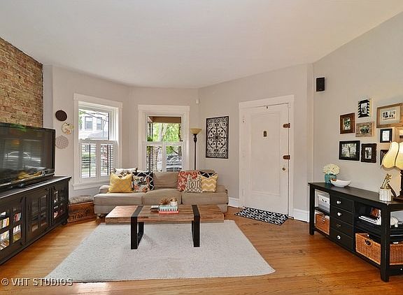 2nd image of 1618 W Belle Plaine Ave #1E