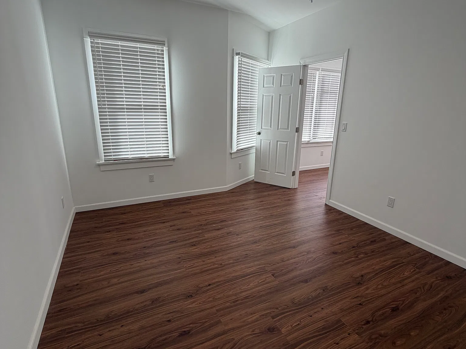 2 bed, 900 sqft, $5,000 — Photo 2
