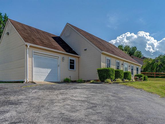 3rd image of 5405 Apple Blossom Ln