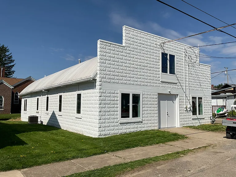 112 E 1st St — Photo 30