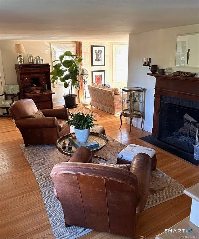 3 bed, 2.5 bath, 2364 sqft, $4,000 — Photo 2