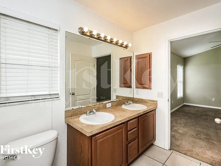 5455 Oro Valley Rd — Photo 8