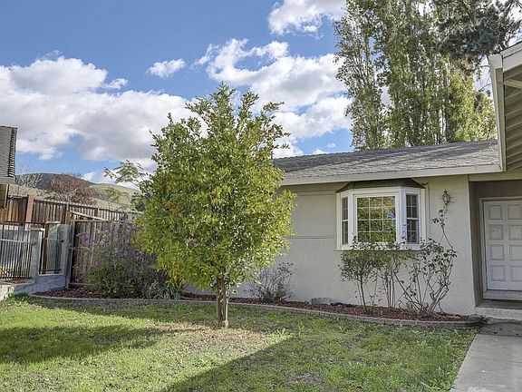 2nd image of 1882 Golden Hills Dr