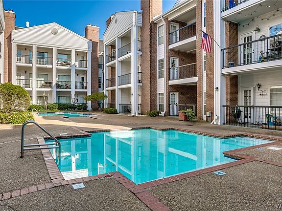 4th image of 708 11th St APT 211