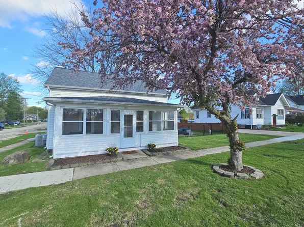 702 S Main St, Yorkville, IL 60560