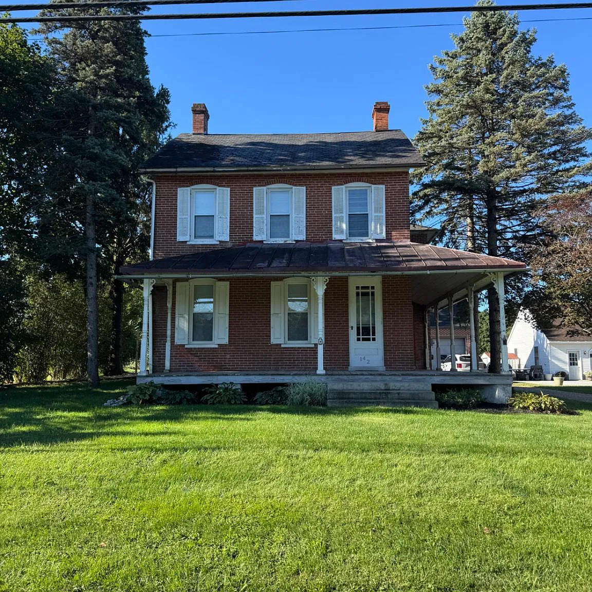 3 bed, 1.0 bath, 2019 sqft, $2,000 — Photo 1