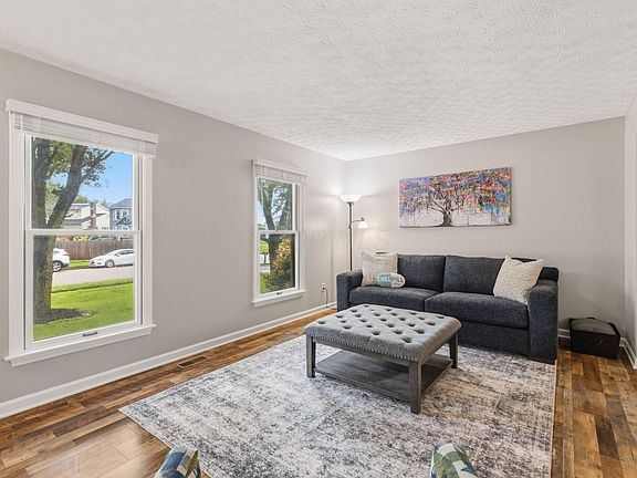 4th image of 342 Green Meadows Dr W